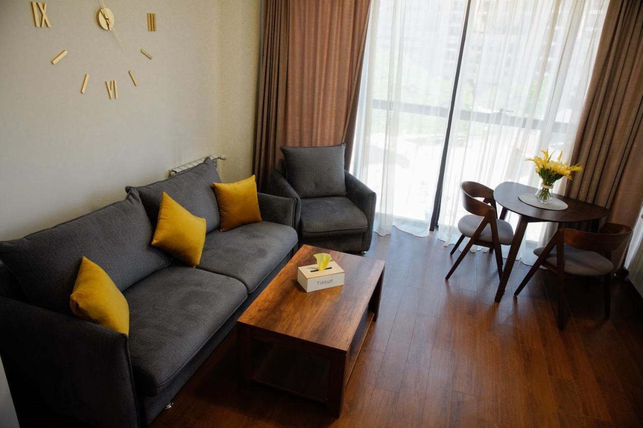 City Center Appartment At Buzand St. エレバン エクステリア 写真