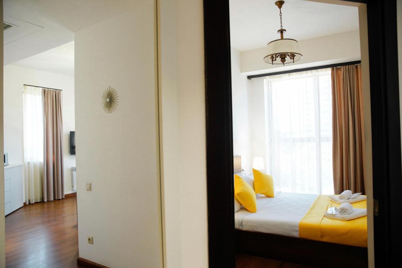 City Center Appartment At Buzand St. エレバン エクステリア 写真