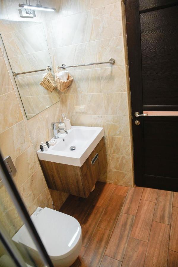 City Center Appartment At Buzand St. エレバン エクステリア 写真