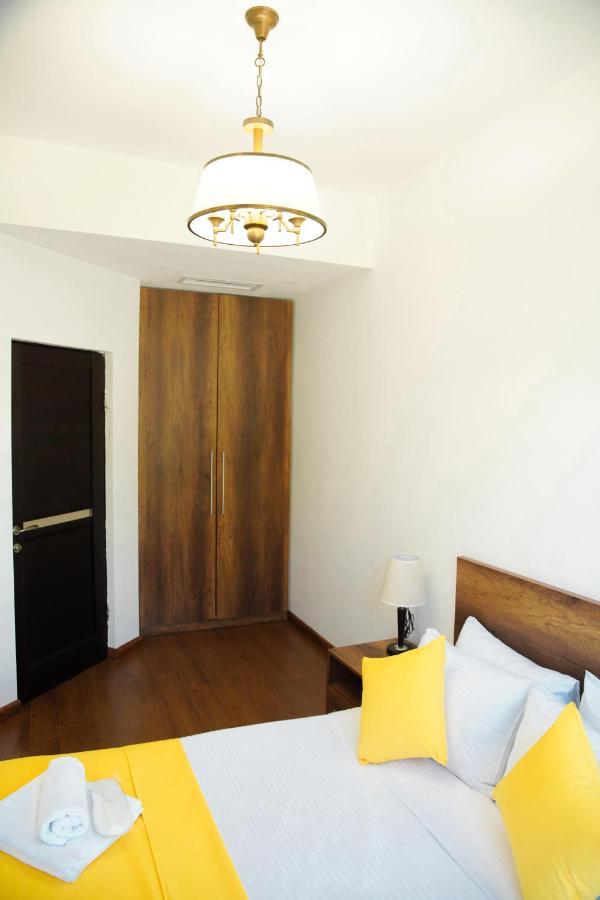 City Center Appartment At Buzand St. エレバン エクステリア 写真